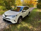 Toyota RAV 4 Executiv Hybrid/Benzin Allrad/Euro6 - weiße Toyota RAV 4