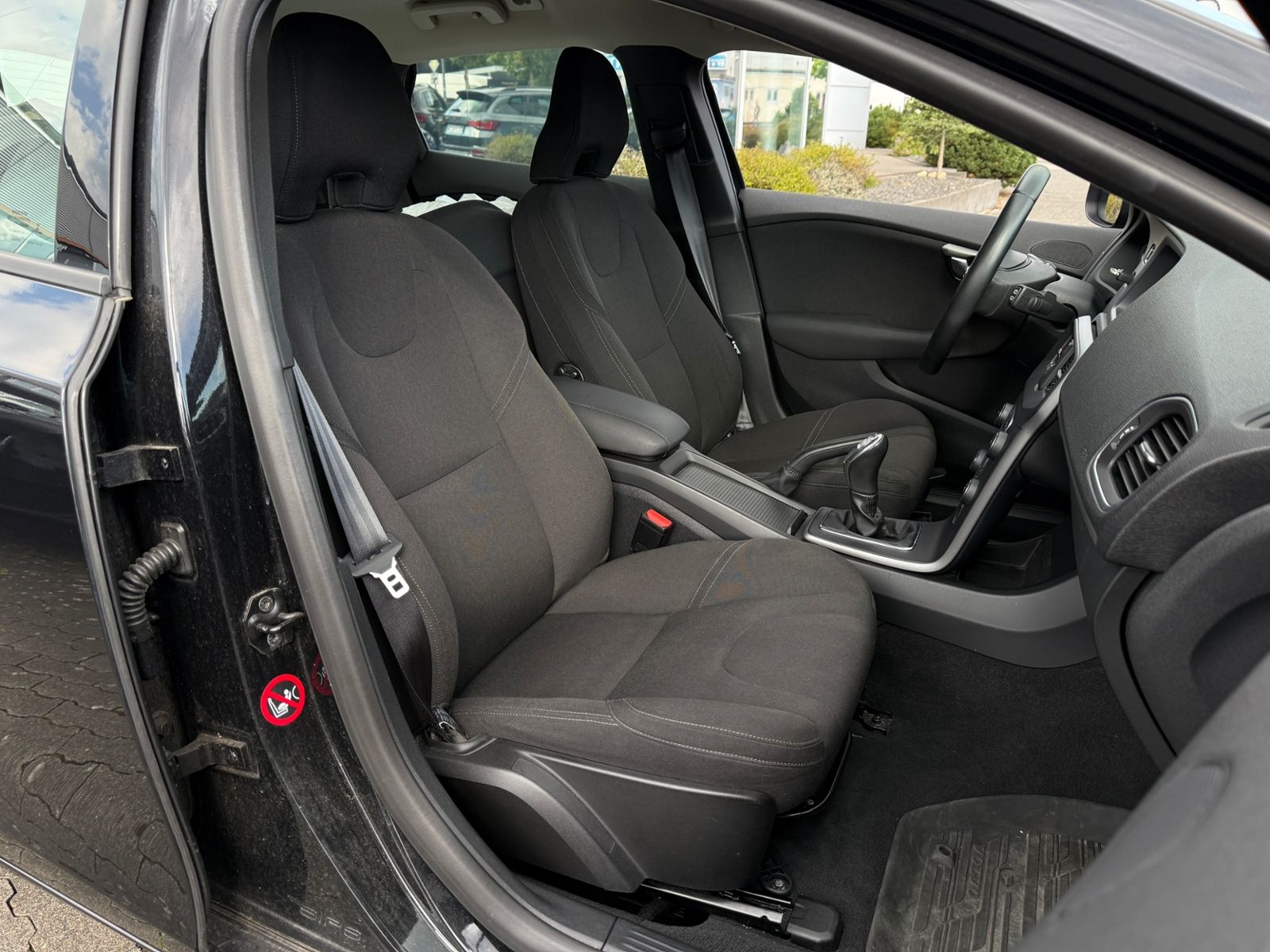 Fahrzeugabbildung Volvo V40 Kinetic RFK KLIMA ALU 8-Fach bereift