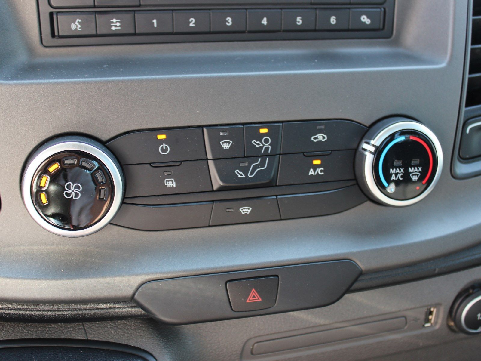 Fahrzeugabbildung Ford Transit 350 L2 Einzelkabine Trend 2,0 TDCi DPF