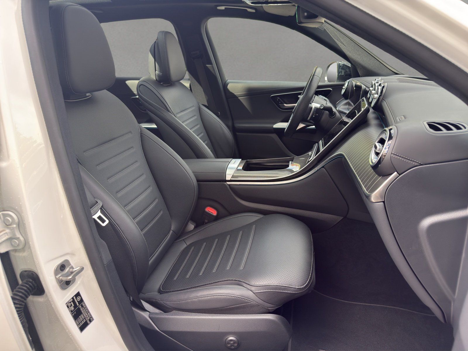 Fahrzeugabbildung Mercedes-Benz GLC300de AMG Advan+ AHK Pano DISTR Sitzklim Memo
