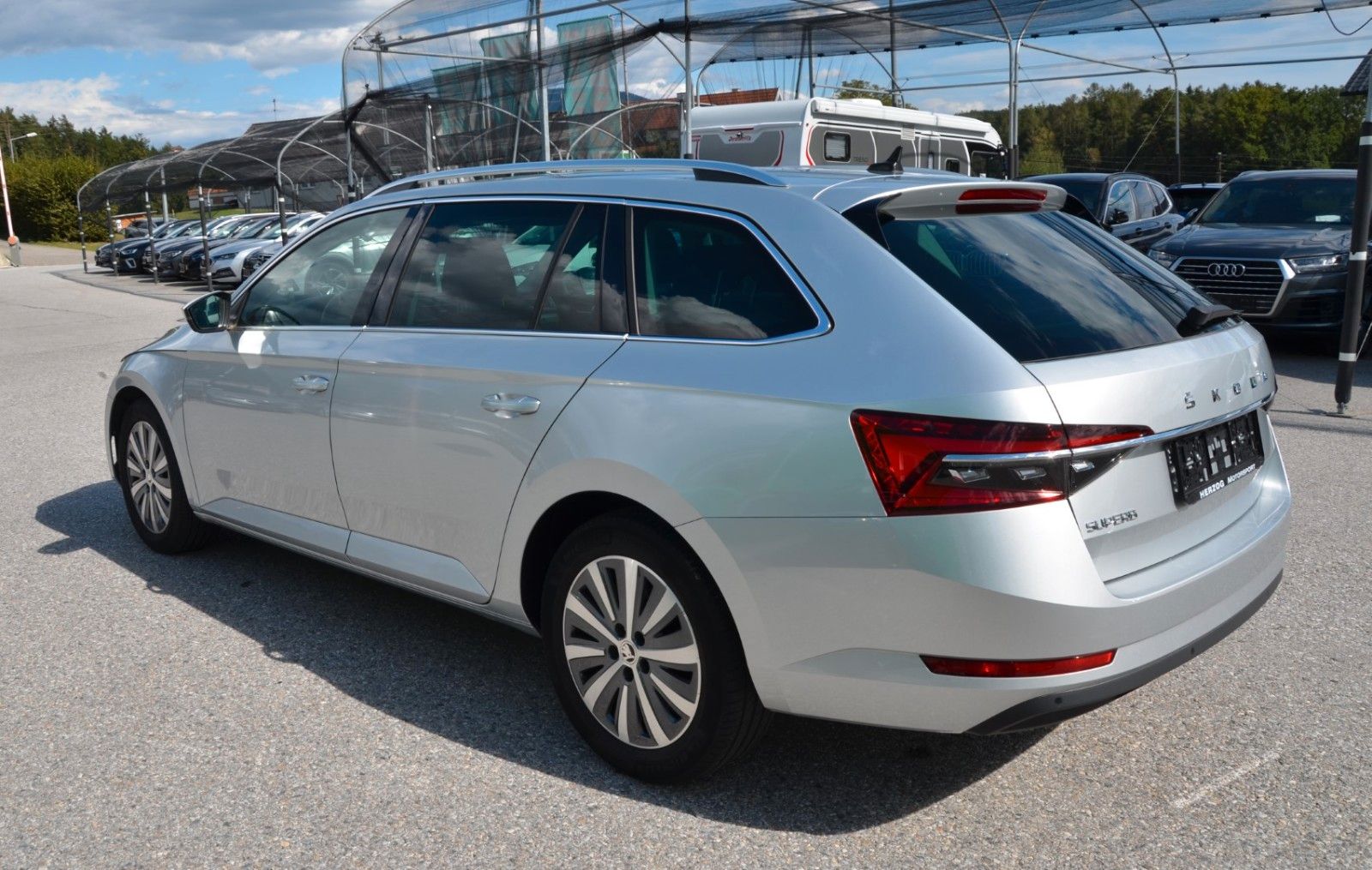 Skoda Superb Kombi 2,0 TDI Style DSG LED EXP:19.870.- imagem 3