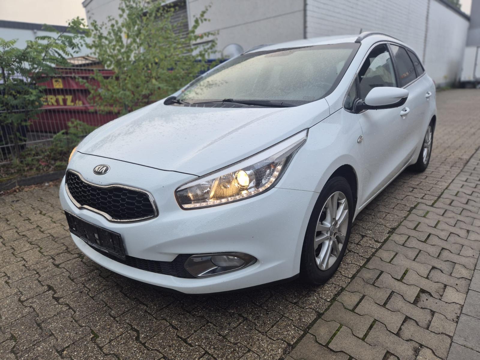 Kia cee'd 2014 — photo 12
