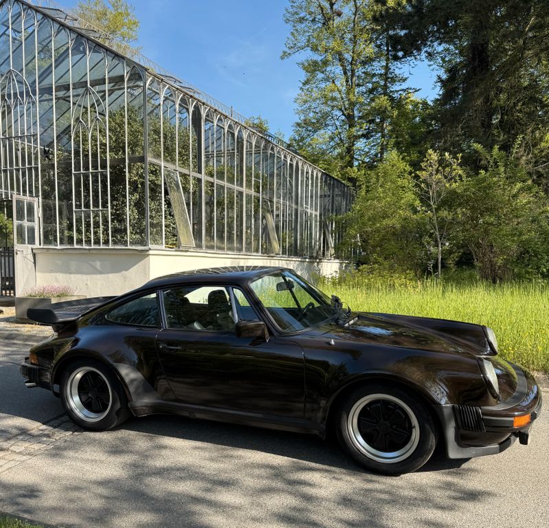 Porsche 930
