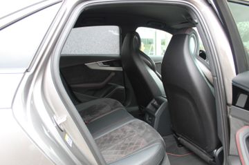 Fahrzeugabbildung Audi A4 Lim. 45 TFSI Quattro Edition One S Sportsitze
