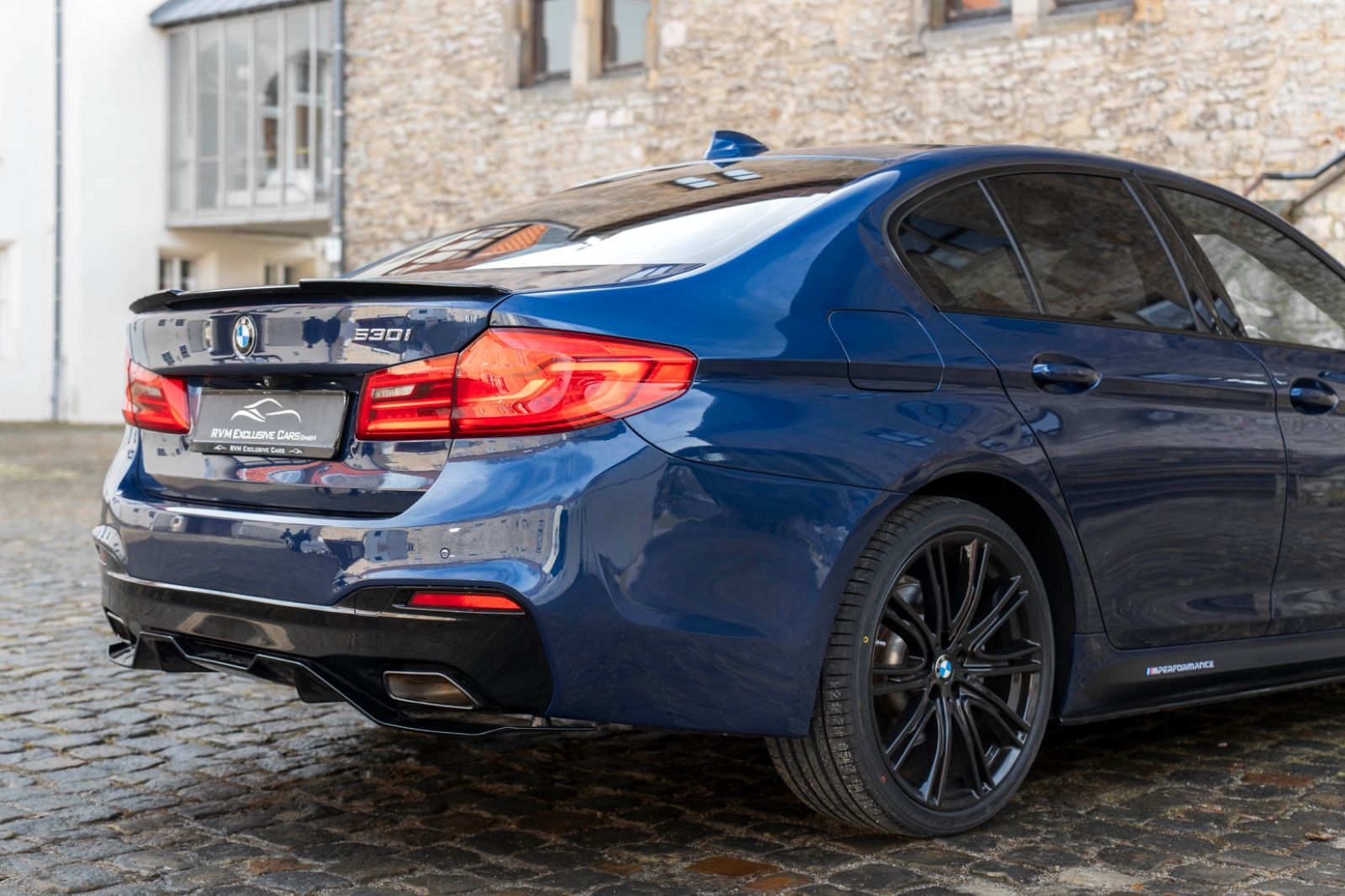 Fahrzeugabbildung BMW 530I M-PERFORMANCE LED KAM CARPLAY TOTW RDK HIFI