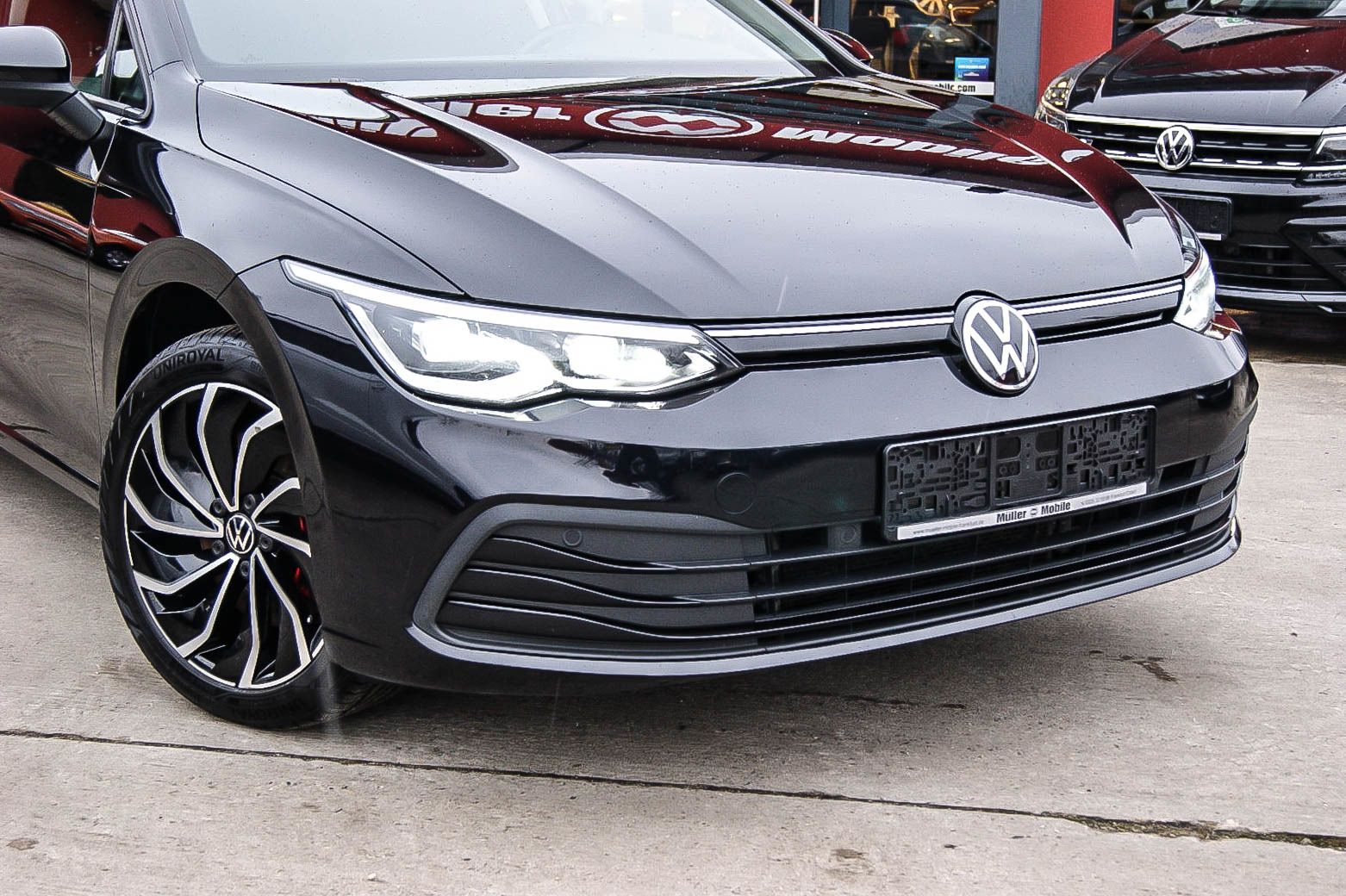 Fahrzeugabbildung Volkswagen Golf VIII Var 20TDI DSG LIFE STDHG ANHZV PANO IQ