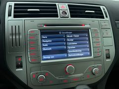 FORD Kuga Titanium / RENTNER/ NUR 53.tKM /AHK /AUTOM FORD Kuga Titanium / RENTNER/ NUR 53.tKM /AHK /AUTOM