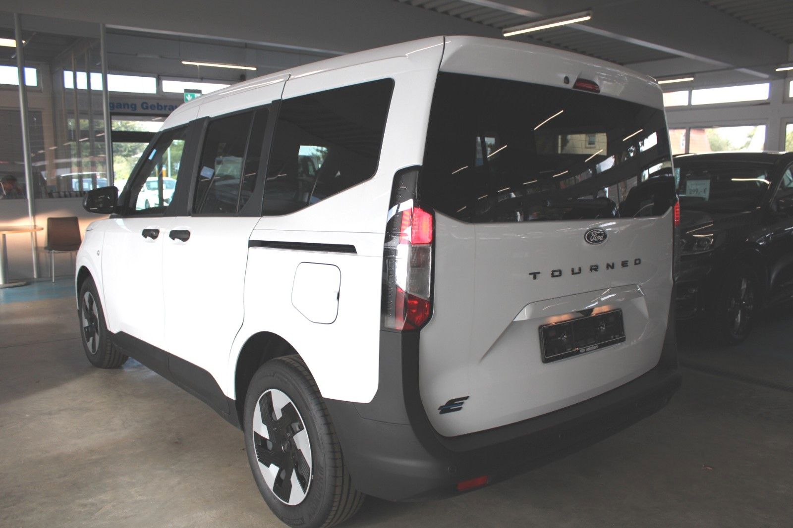 Fahrzeugabbildung Ford Tourneo Courier BEV TREND FahrerAss2 + WinterPak