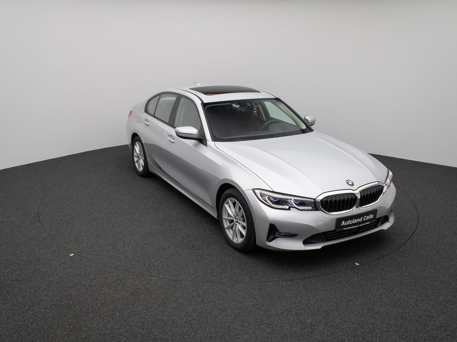 Fahrzeugabbildung BMW 330e  Laser Glasdach HUD H/K Stop&Go AHK Komfort