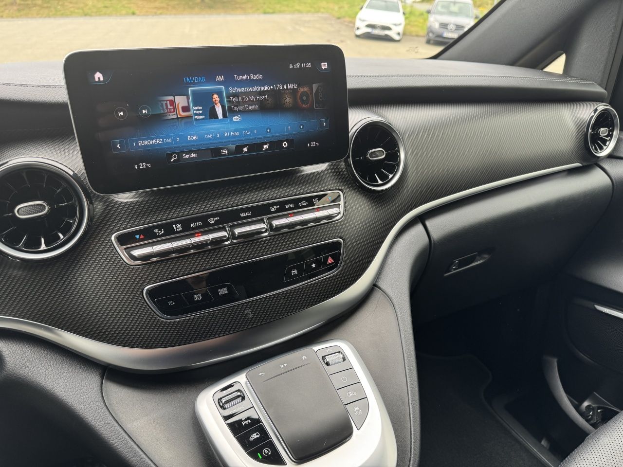 Fahrzeugabbildung Mercedes-Benz V 250d Avantgarde Ed. lang 4x4 AMG*Distronic*AHK