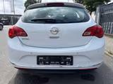 Opel Astra J Lim.5-trg.Selection.1,6 Benzin.82.000.km - Opel Astra: Selection