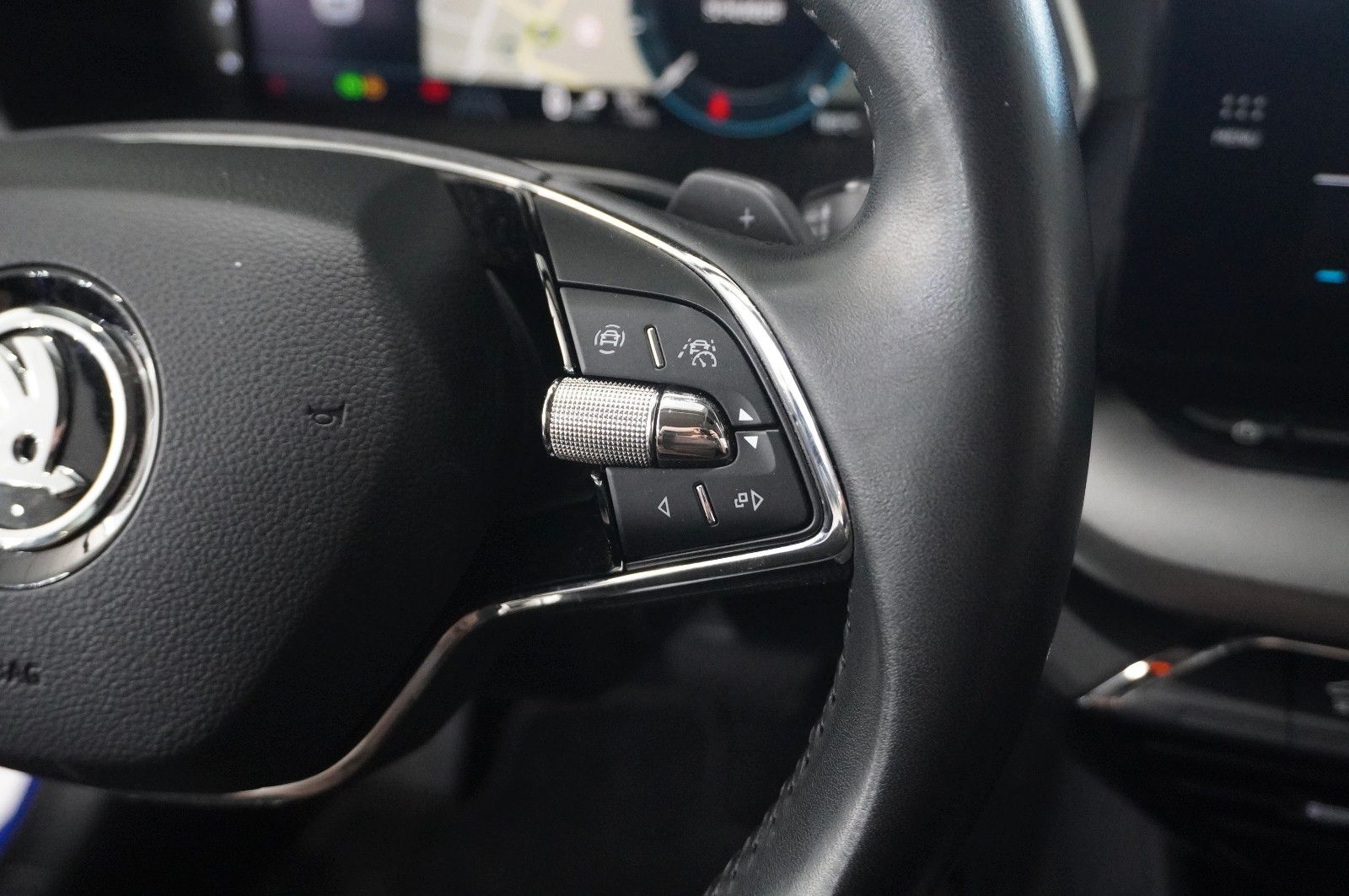 Fahrzeugabbildung SKODA Octavia Combi 2.0 TDI AMBITION DSG NAVI/LED/DAB+