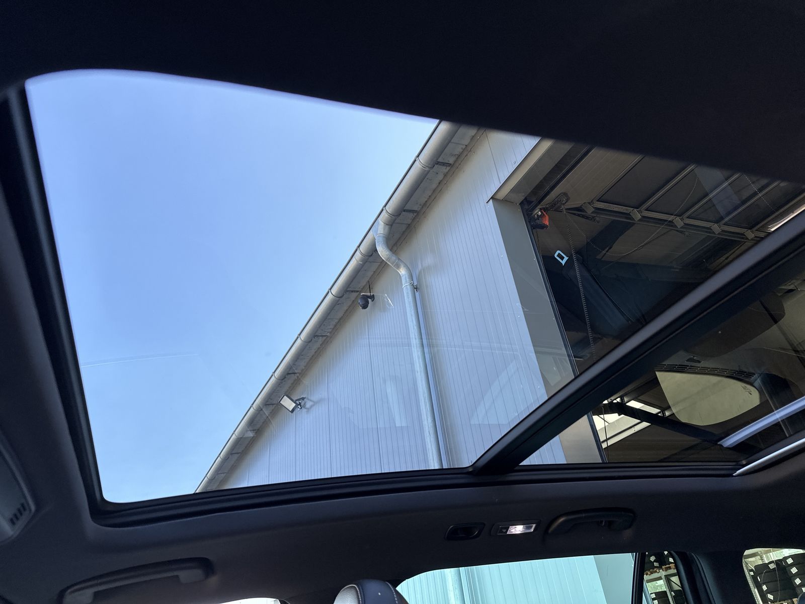Fahrzeugabbildung SKODA Superb Combi 2.0 TDI DSG Sportline XEN+PANO+ACC+