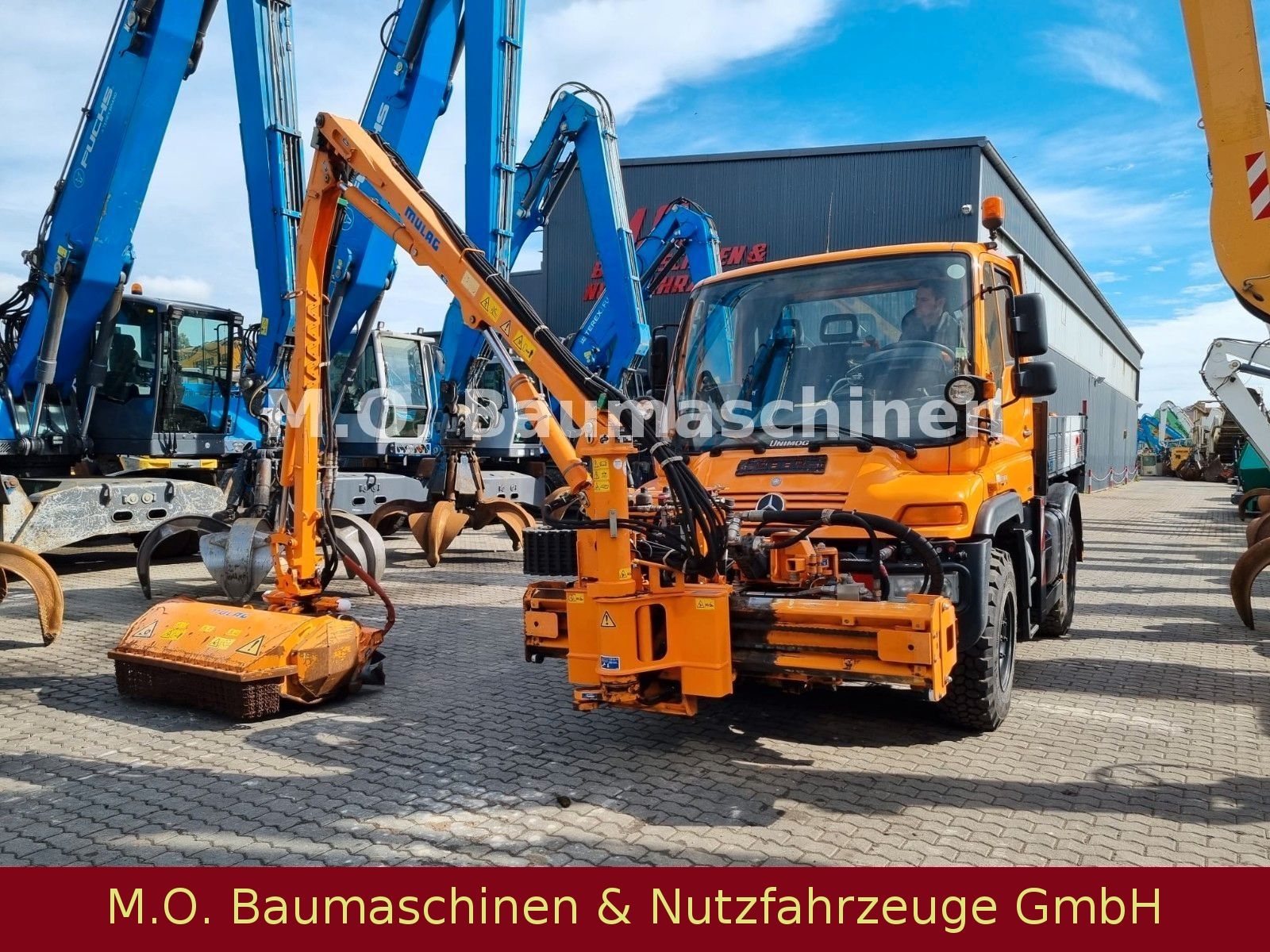 Fahrzeugabbildung Unimog U 300 Plus / Mulag  / Mähgerät / Schere / Bürste