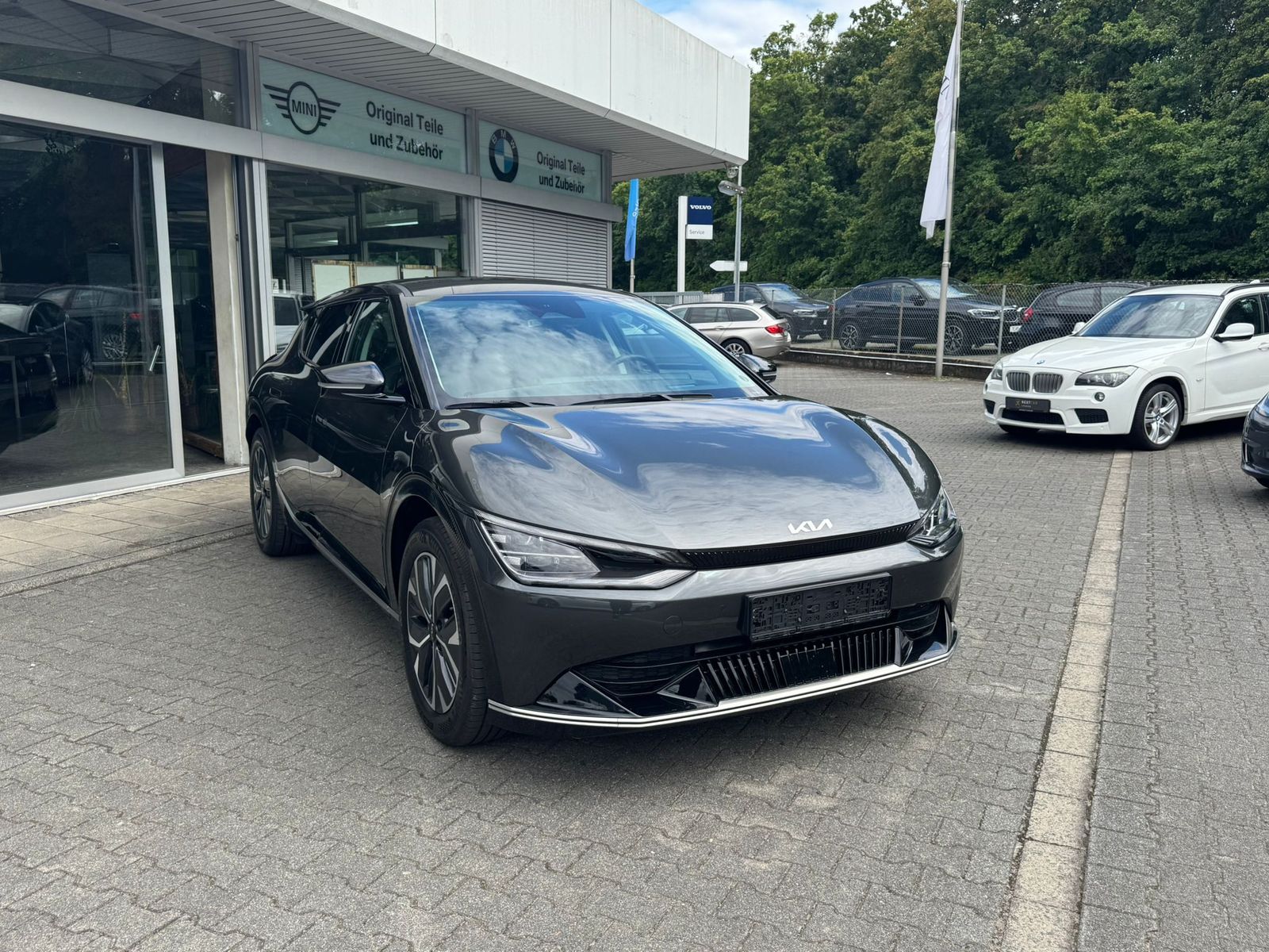 Fahrzeugabbildung Kia EV6 2WD NAVI+LED+SHZ+HEAD+KAMERA+DAB+ACC+19"+