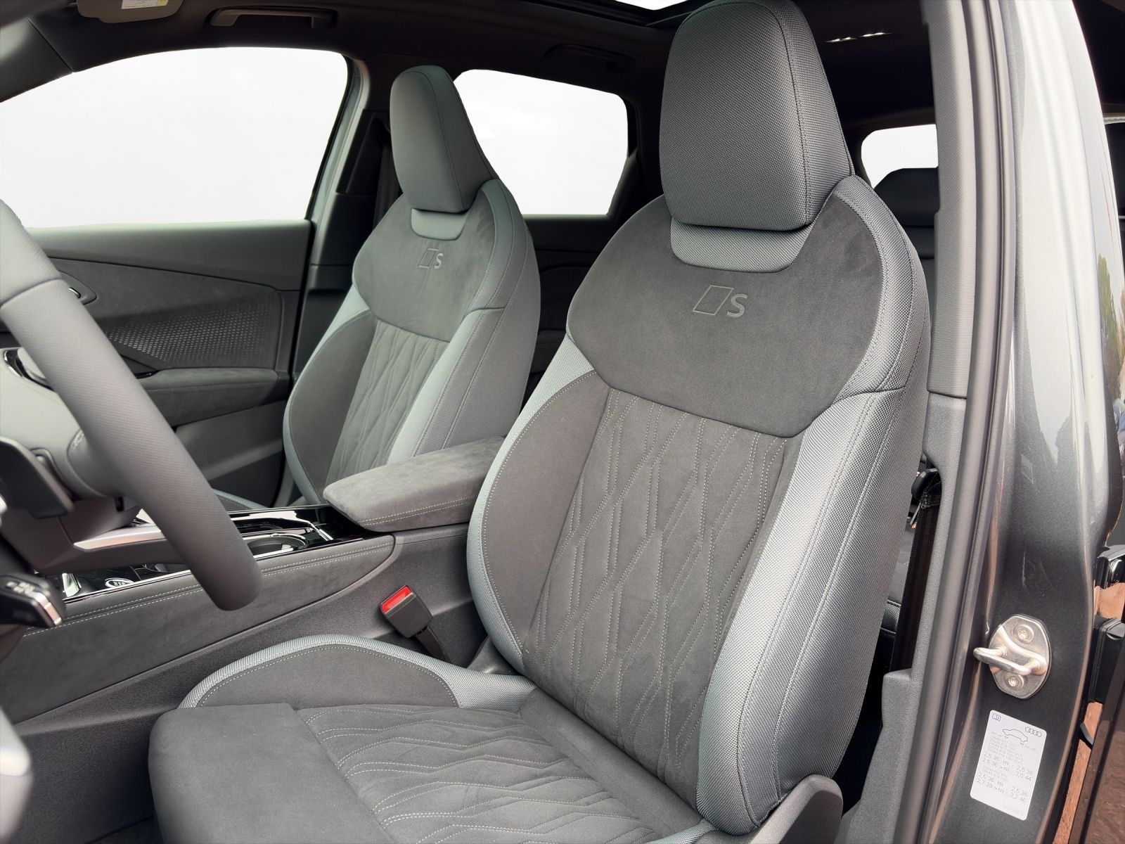 Audi Q3 SUV e-hybrid TECHPRO+PANO+HUD+DIGI-MATRIX+ foto 12