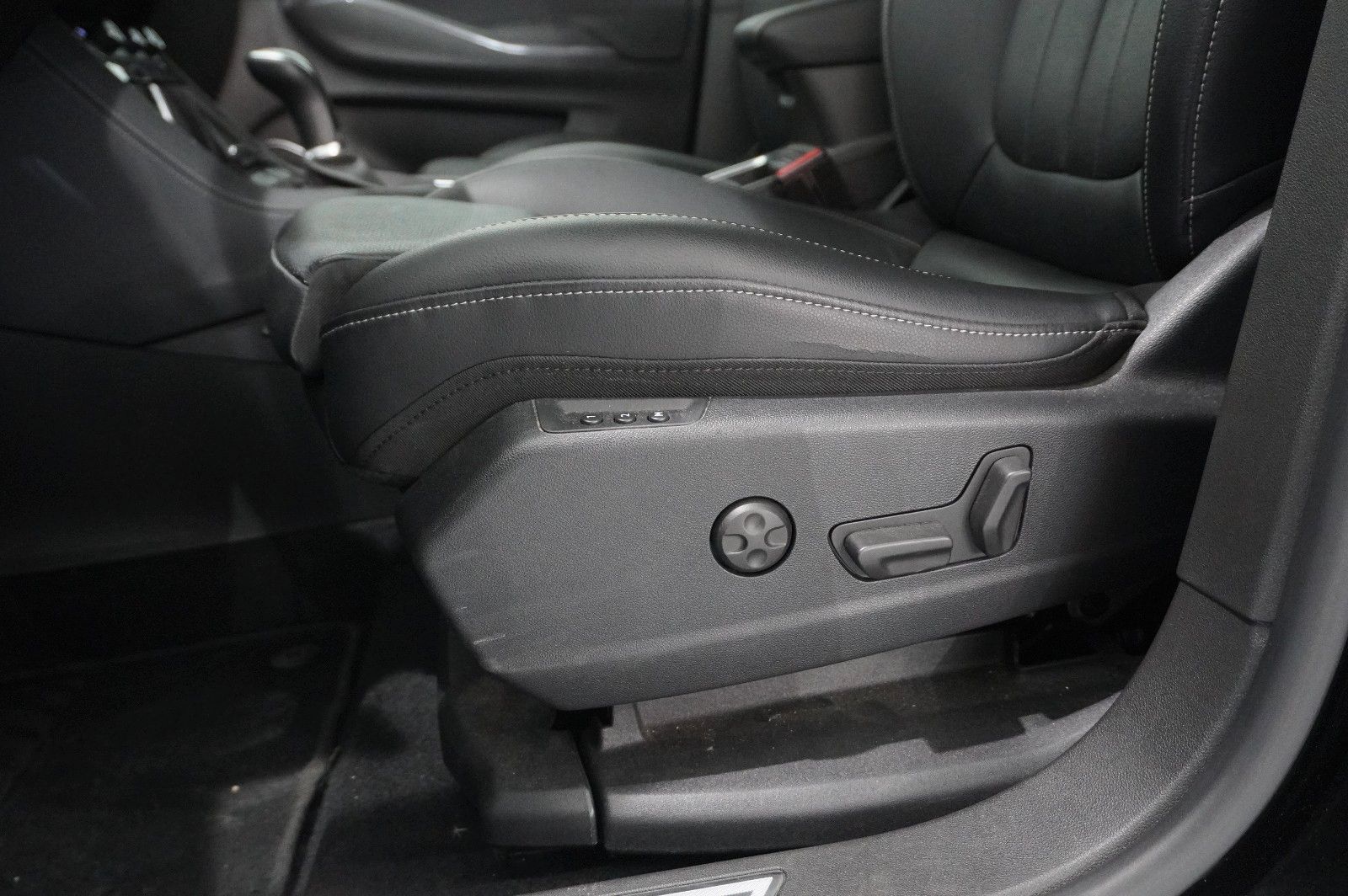 Fahrzeugabbildung Opel Grandland (X) 1.5D ULTIMATE NAVI/LED/360°/SH/AHK
