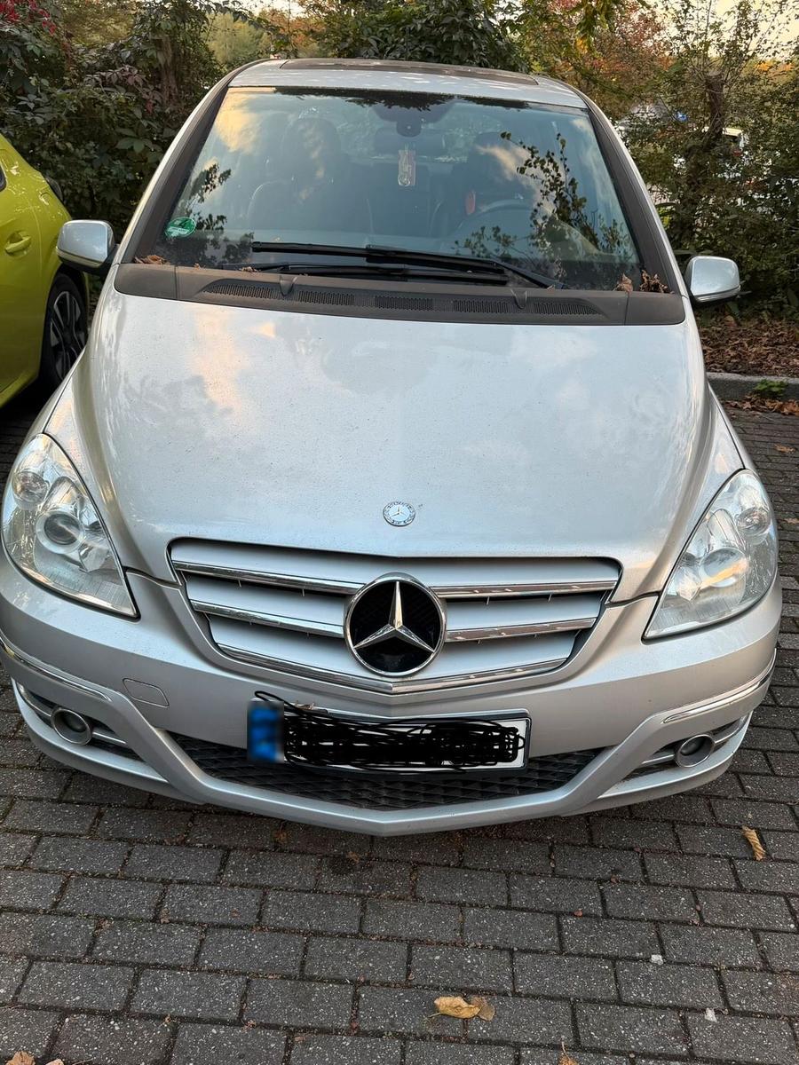 Mercedes-Benz B 180