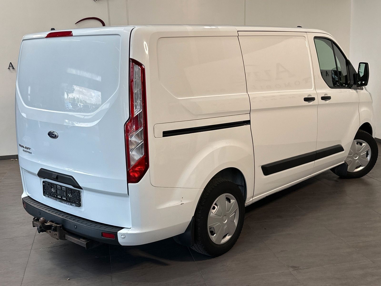 Fahrzeugabbildung Ford Transit Custom 320 L1H1 SORTIMO+NAV+AHK+STHZG