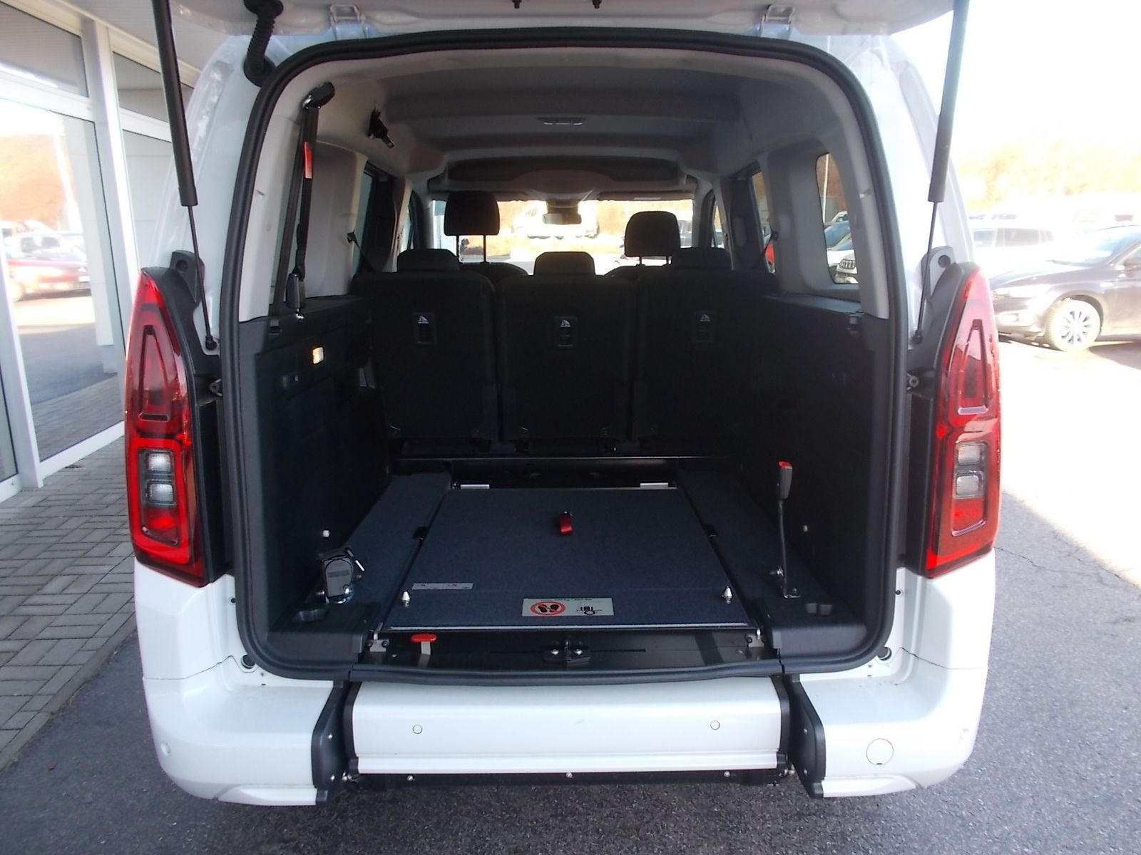 Fahrzeugabbildung Fiat Doblo 1.5 130 PS L2 Automatik AMF ROLLSTUHL