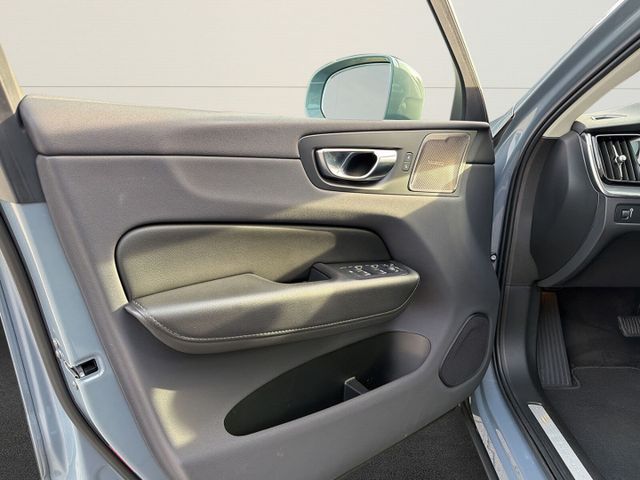 Volvo XC60 Momentum Pro 2WD
