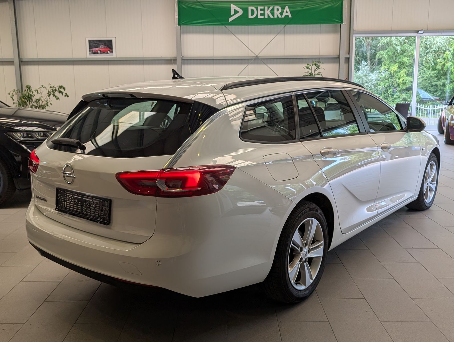Fahrzeugabbildung Opel Insignia 1.6 CDTI Edition Tempomat PDC SHz AHK