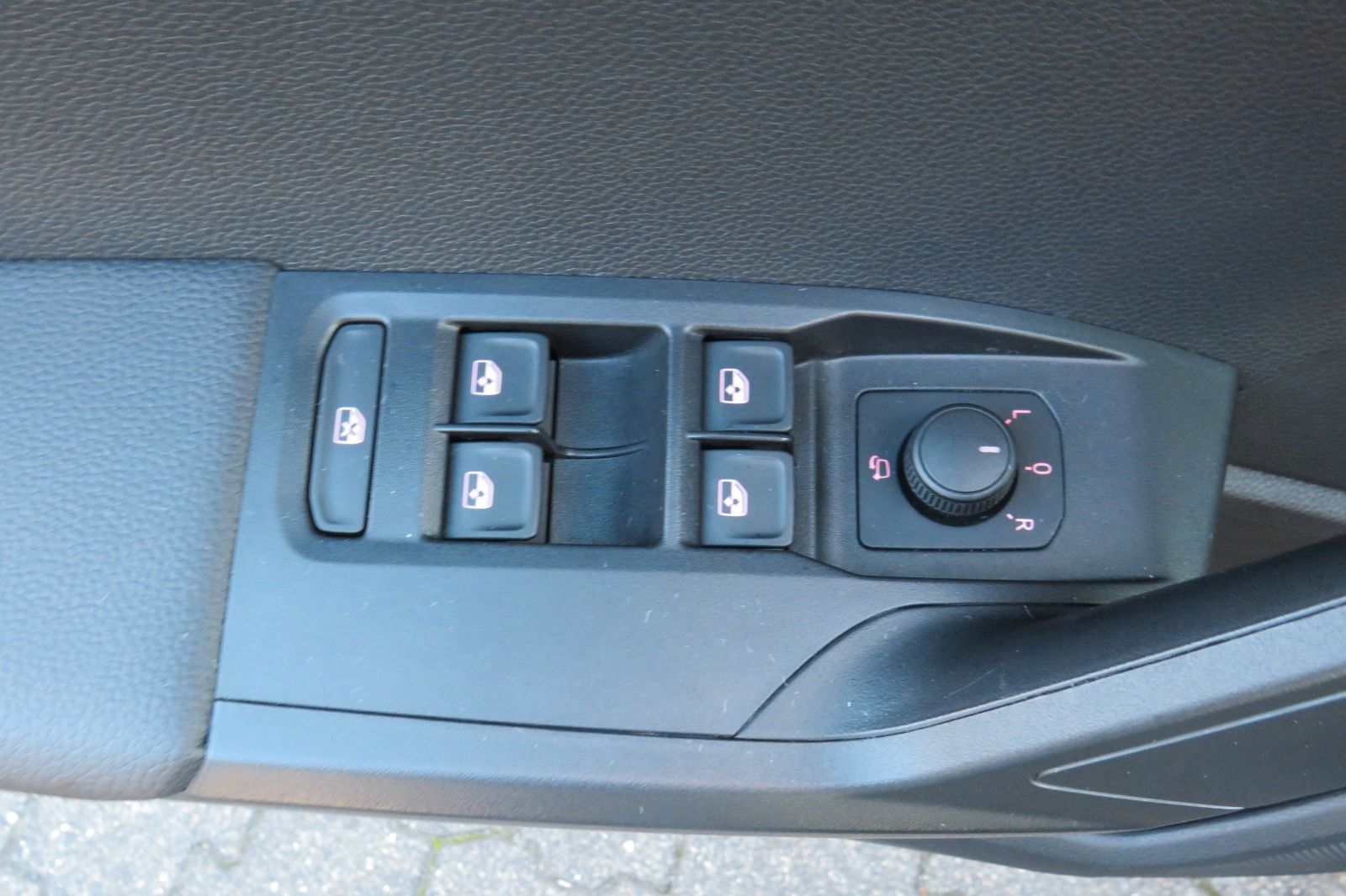 Fahrzeugabbildung SEAT Arona Style NAVI APP SITZH. PDC GRA 1.HD