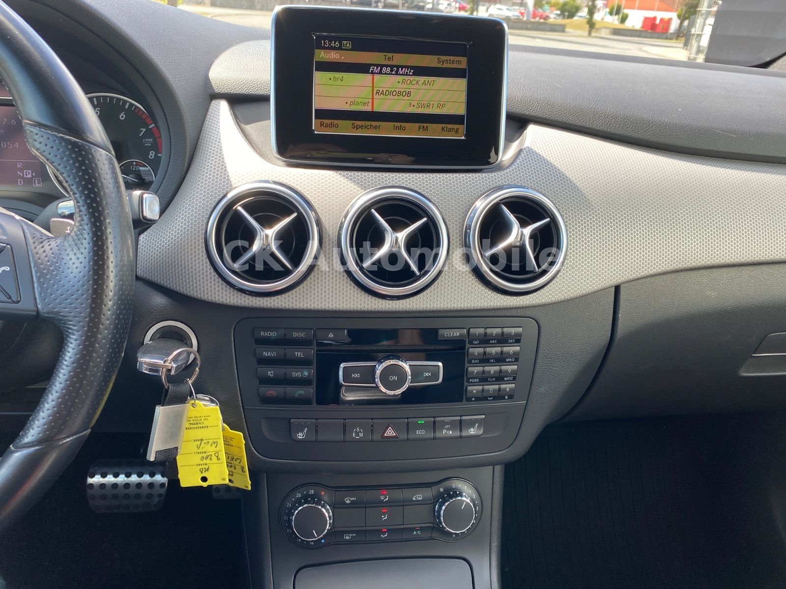 Fahrzeugabbildung Mercedes-Benz B200 Automatik Night-Paket/Leder/Bi-Xenon/Kamera