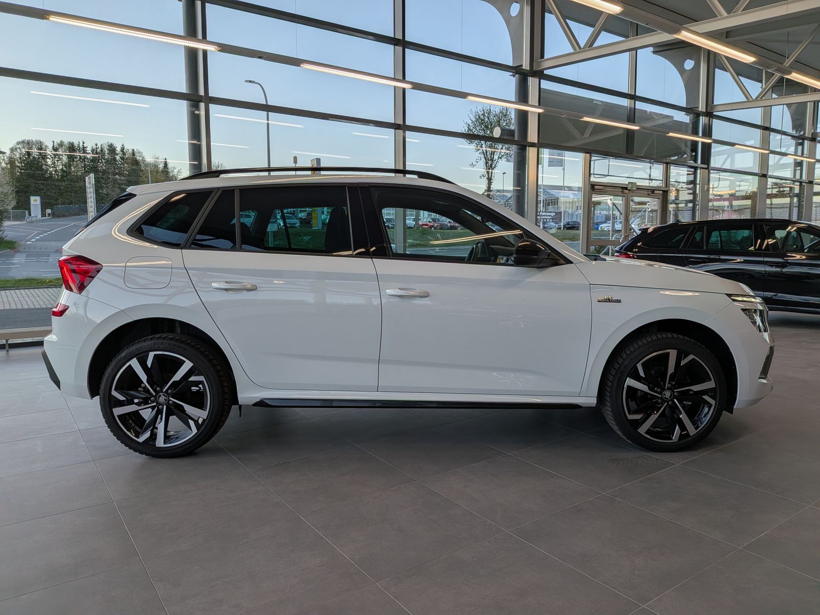 Fahrzeugabbildung SKODA Kamiq 1.5 TSI DSG Monte Carlo Pano Matrix 5J.GAR