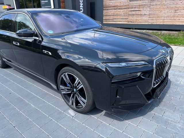 BMW M760 e xDrive Iconic SkyDACH Autobahnassistent