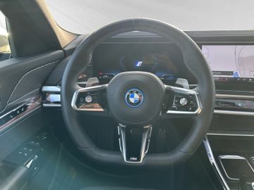 BMW 750 - 12