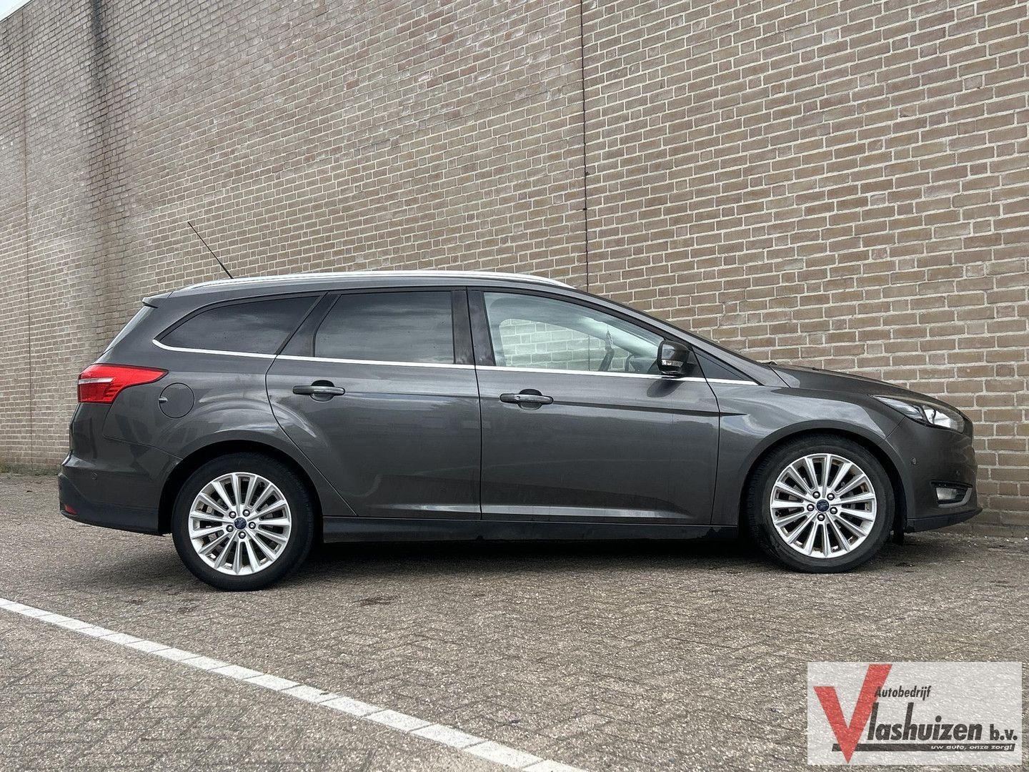 Ford Focus 2015 — photo 8