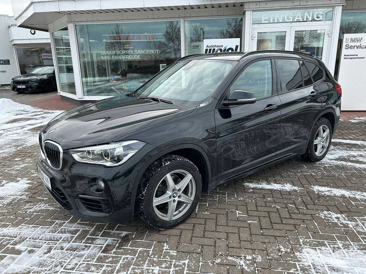 Fahrzeugabbildung BMW X1 18dA Sport Line +Head Up+AHK+Parkassistent+++