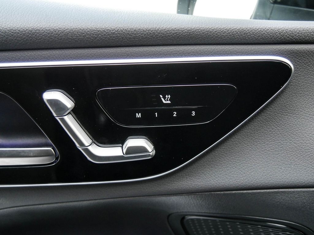 Mercedes-Benz GLC 200 4M Avantgarde DISTR MEMORY LED NAVI AHK