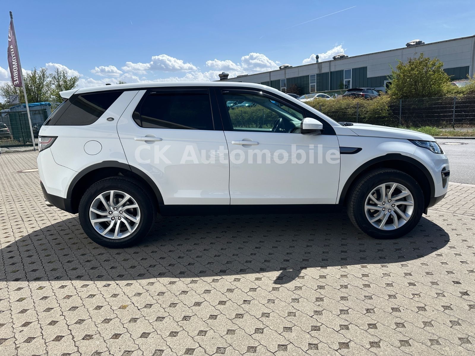 Fahrzeugabbildung Land Rover Discovery Sport 2.0 TD4 SE AWD/Navi/Bi-Xenon/Kam