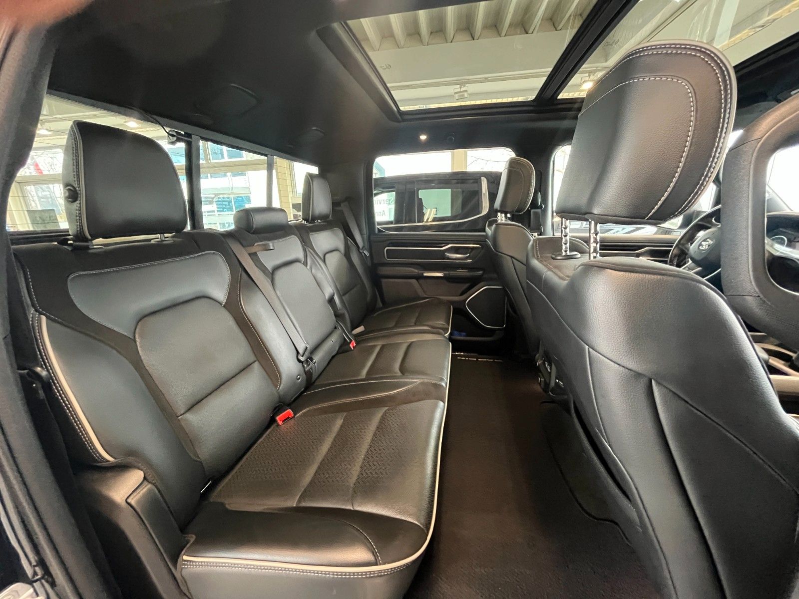 Fahrzeugabbildung Dodge RAM 1500 Laramie Night  Navi*AHK*LPG*Pano