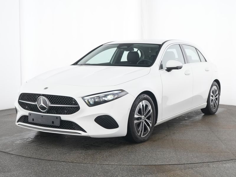 MERCEDES-BENZ A 220 4M ALLRAD+AHK+DISTRONIC+MULTIB+LHZG+360°++