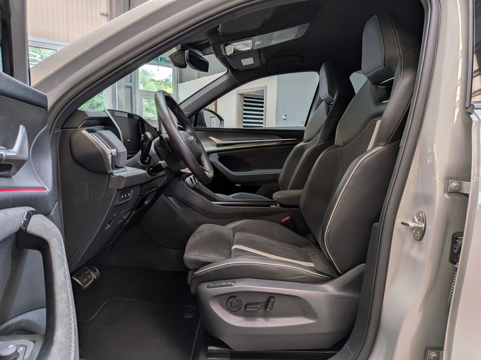 Fahrzeugabbildung SKODA Kodiaq 2.0TDI SPORTLINE*MEMOR*CAM*LED*ACC*7-SITZ
