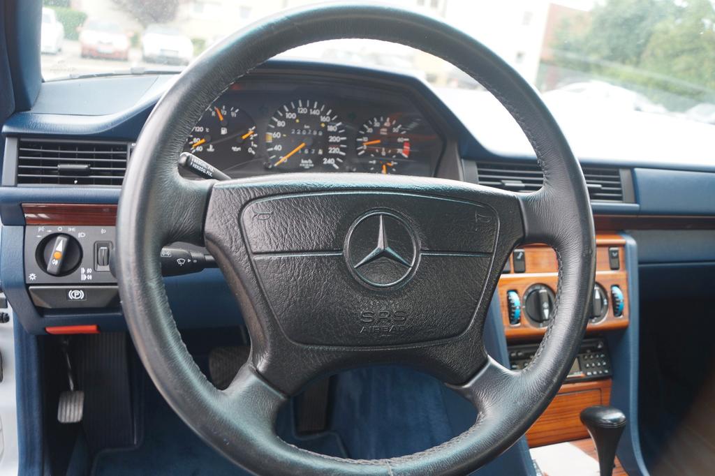 Mercedes-Benz CE 300
