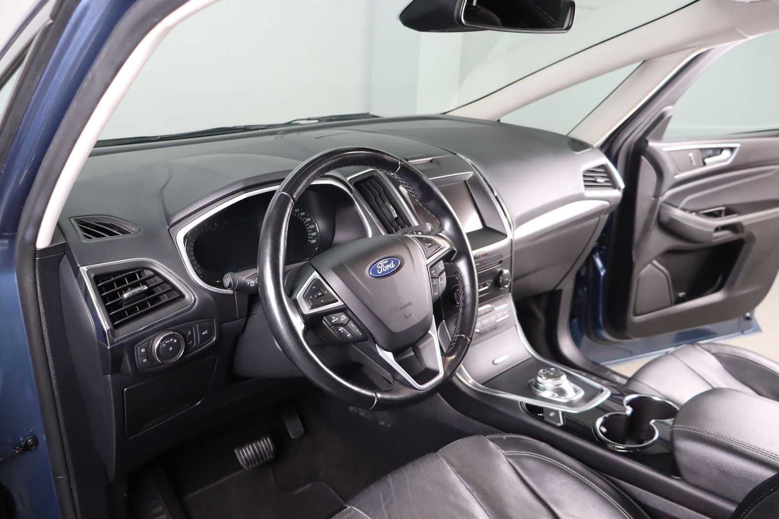 Fahrzeugabbildung Ford S-MAX * Massage * RFK * Pano Titanium