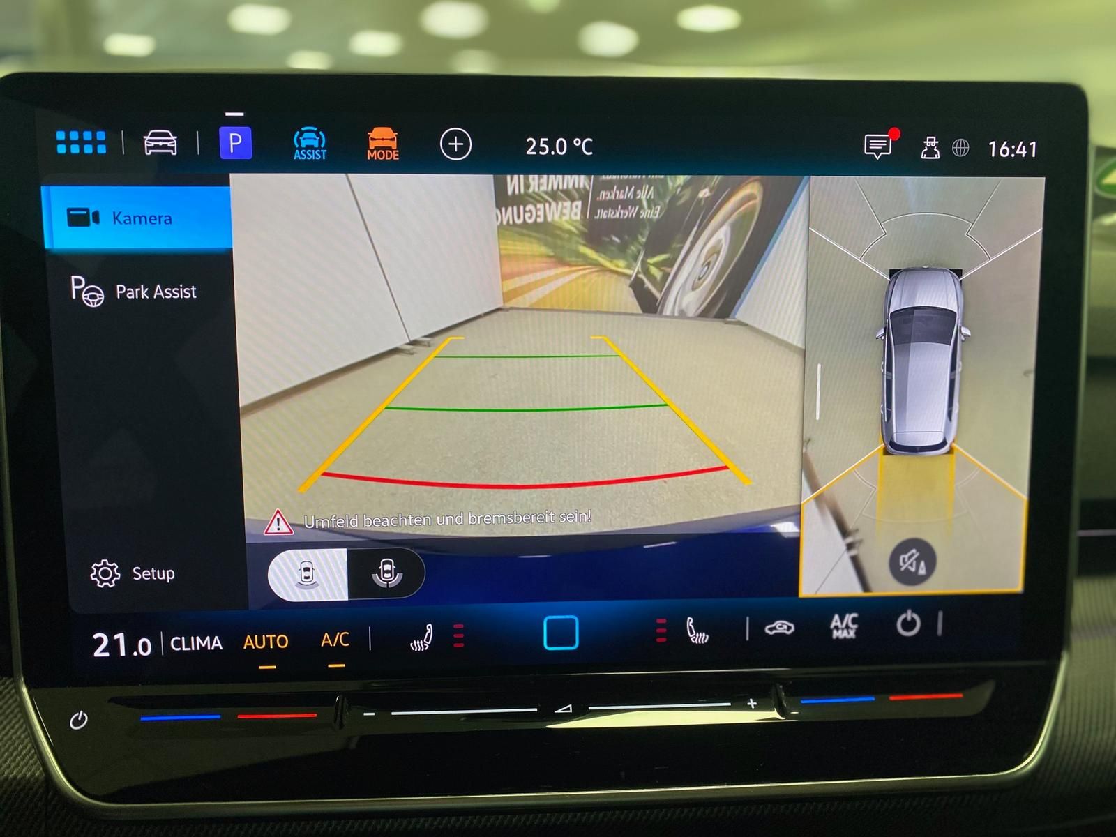Fahrzeugabbildung Volkswagen Golf 1.5 eTSI R-Line DSG+ACC+360°+HUD+HARMAN KAR