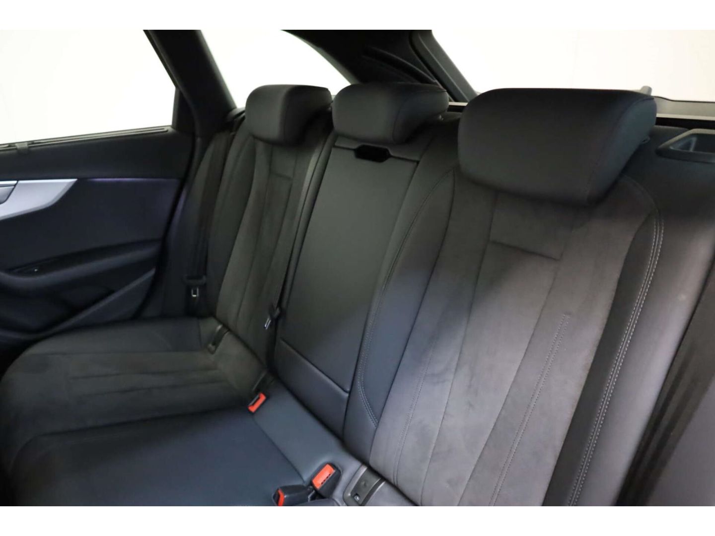 Audi A4 Avant 45 TFSI quattro S line competition plus foto 11