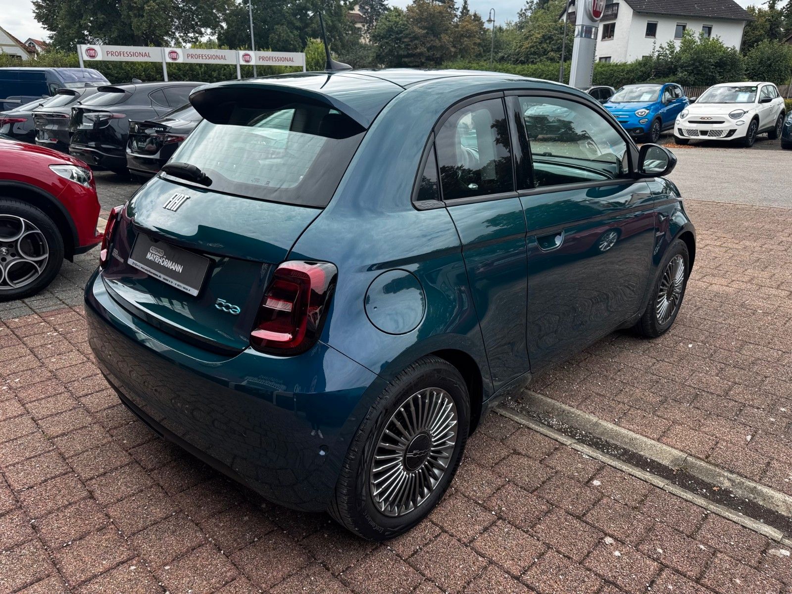 Fahrzeugabbildung Fiat 500e 3+1 Icon NAVI TOTWINKEL LED KLIMAAUT.
