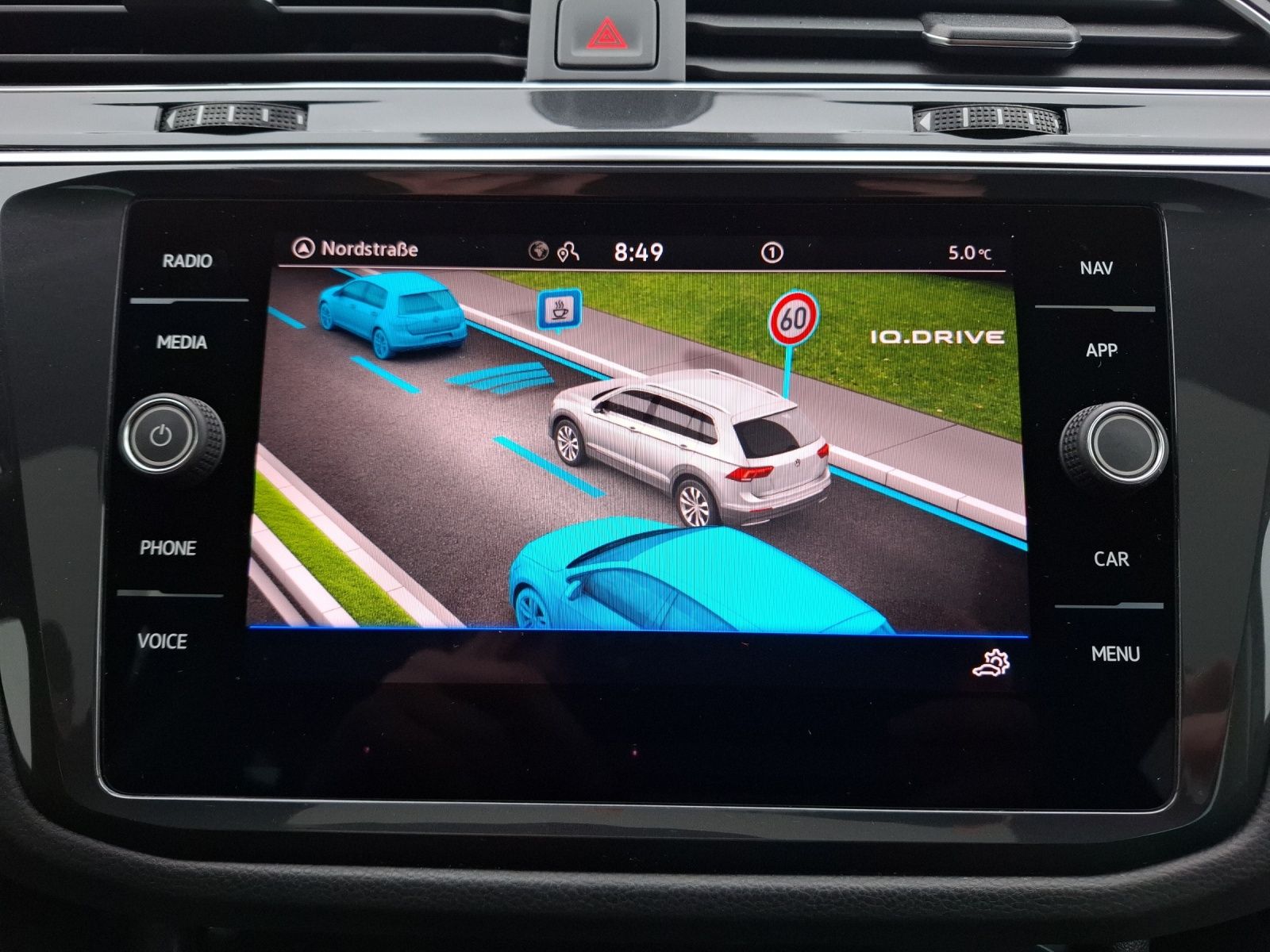 Fahrzeugabbildung Volkswagen Tiguan TDI Elegance DSG Matrix Navi AID Pano ACC