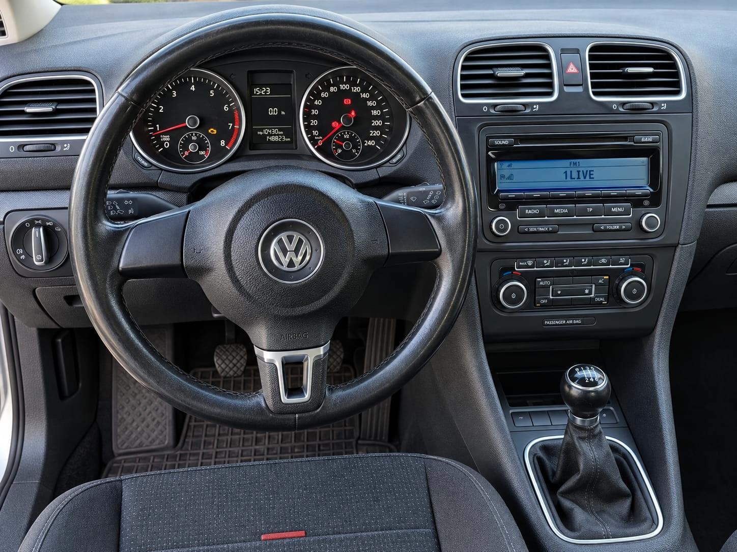 Volkswagen Golf 2011 — engine 1.390 cm³, 122 HP (90kW)