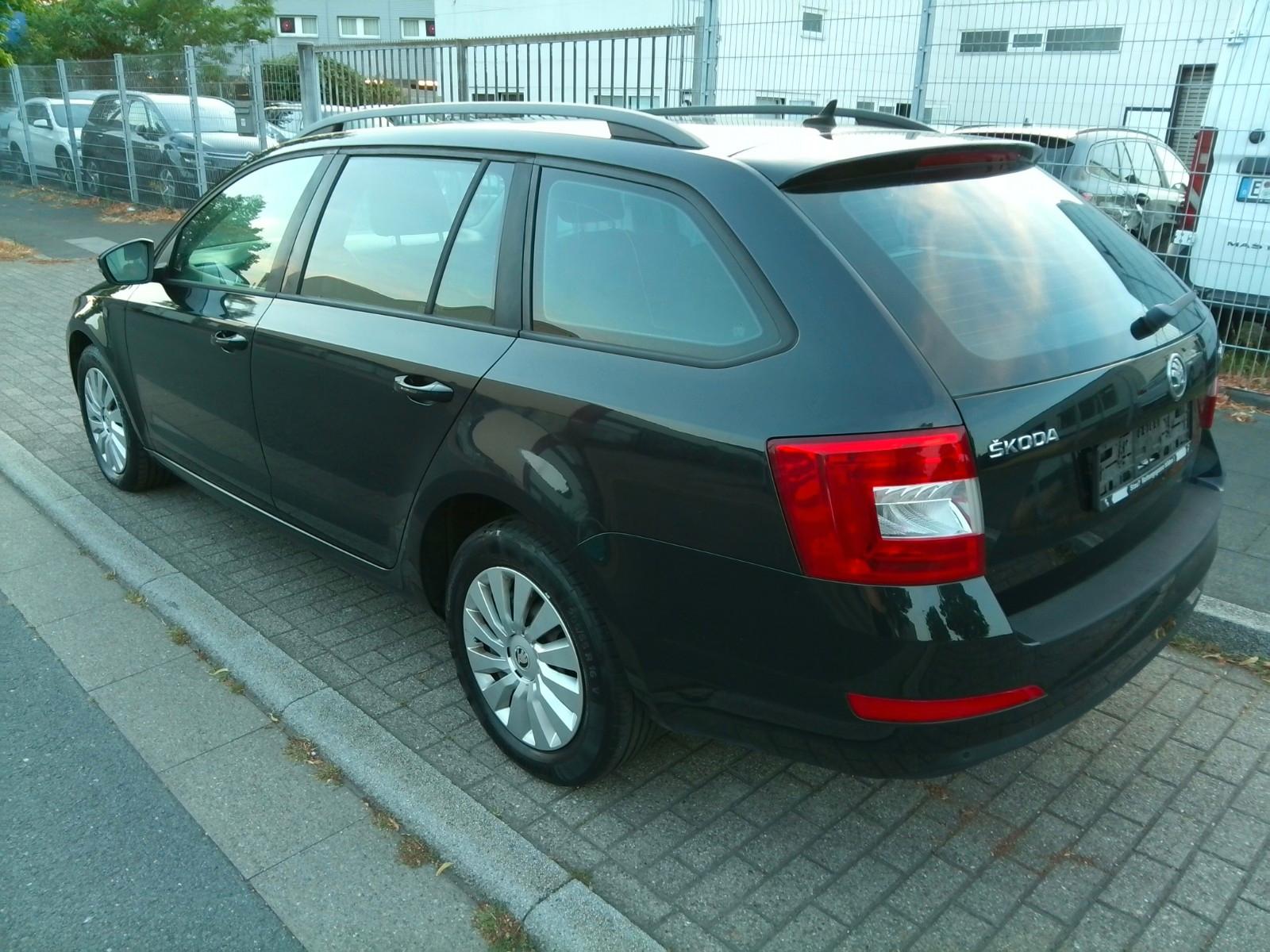 Skoda Octavia 2013 — вигляд ззаду