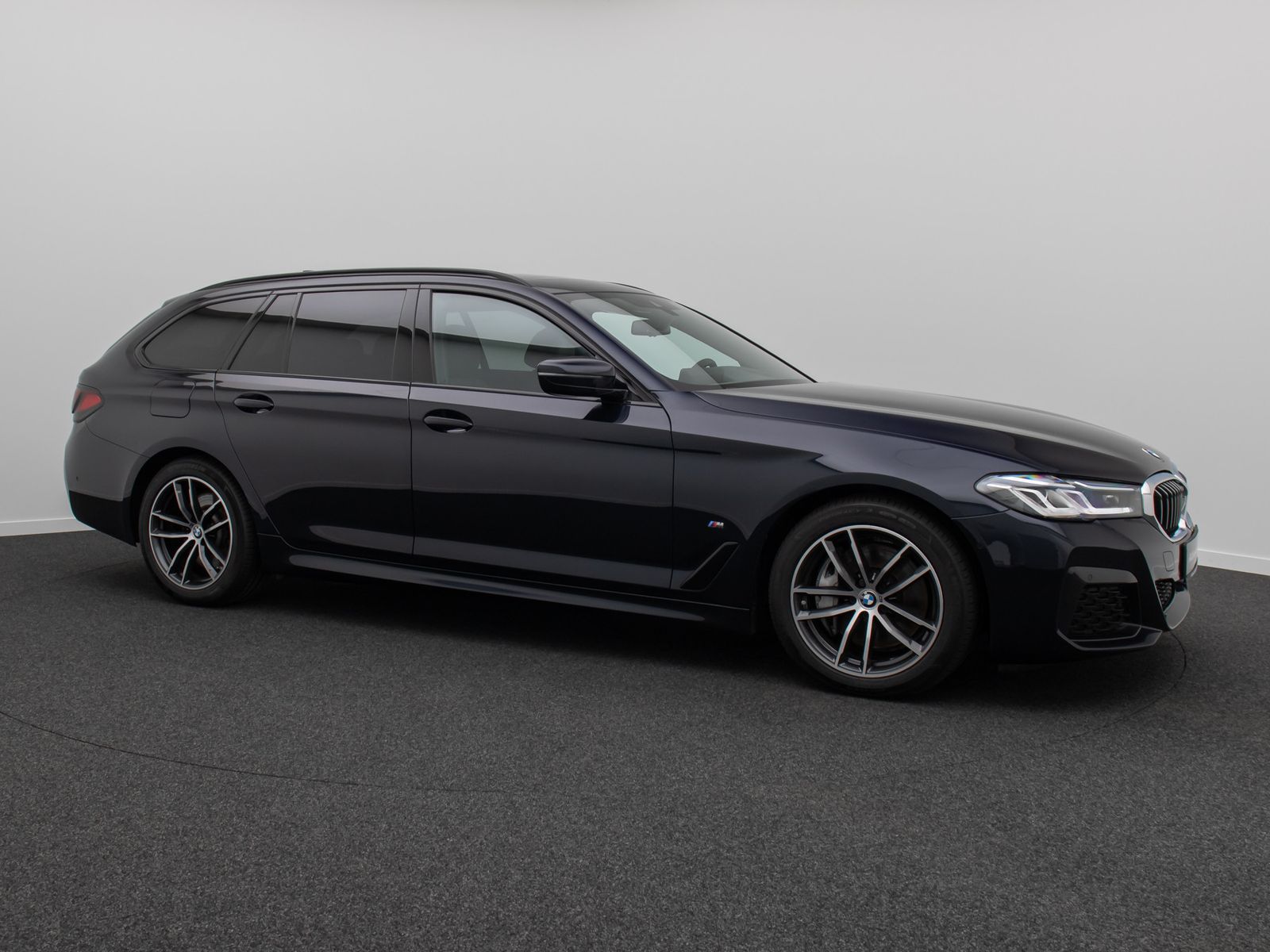 Fahrzeugabbildung BMW 530d M Sport DAB Laser AHK 4xKlima HUD Panorama