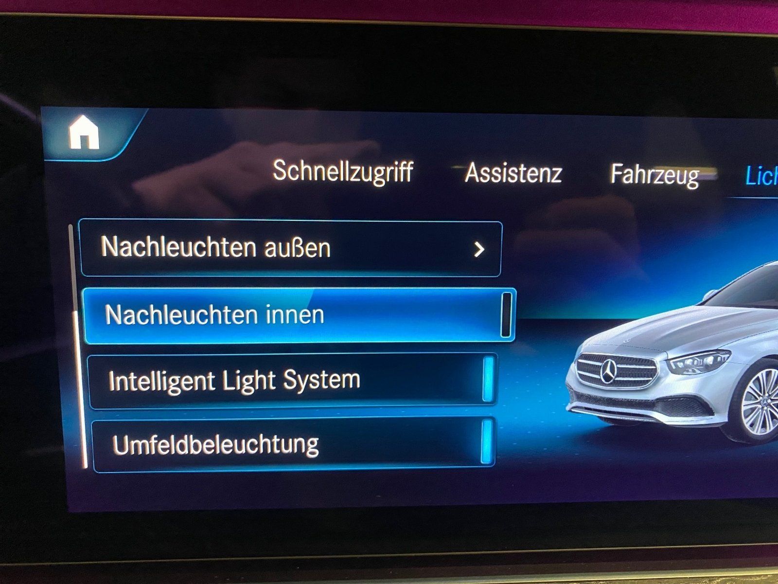 Fahrzeugabbildung Mercedes-Benz E 220 d AMG Distronic*360°*Standheizung*Memory*