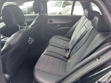Bild 19 Mercedes-Benz E 200 E 20d0 T Avantgarde Xenon Navi Kamera Ambiente S