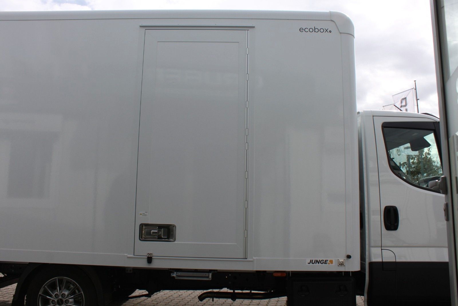 Fahrzeugabbildung Iveco 35S16A8/P Koffer/LBW/Seitentür Voll-LED